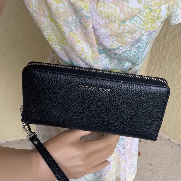 Michael Kors Jet Set Travel Large Travel CONTINENTAL Wristlet-Wallet - Picture 5 of 16